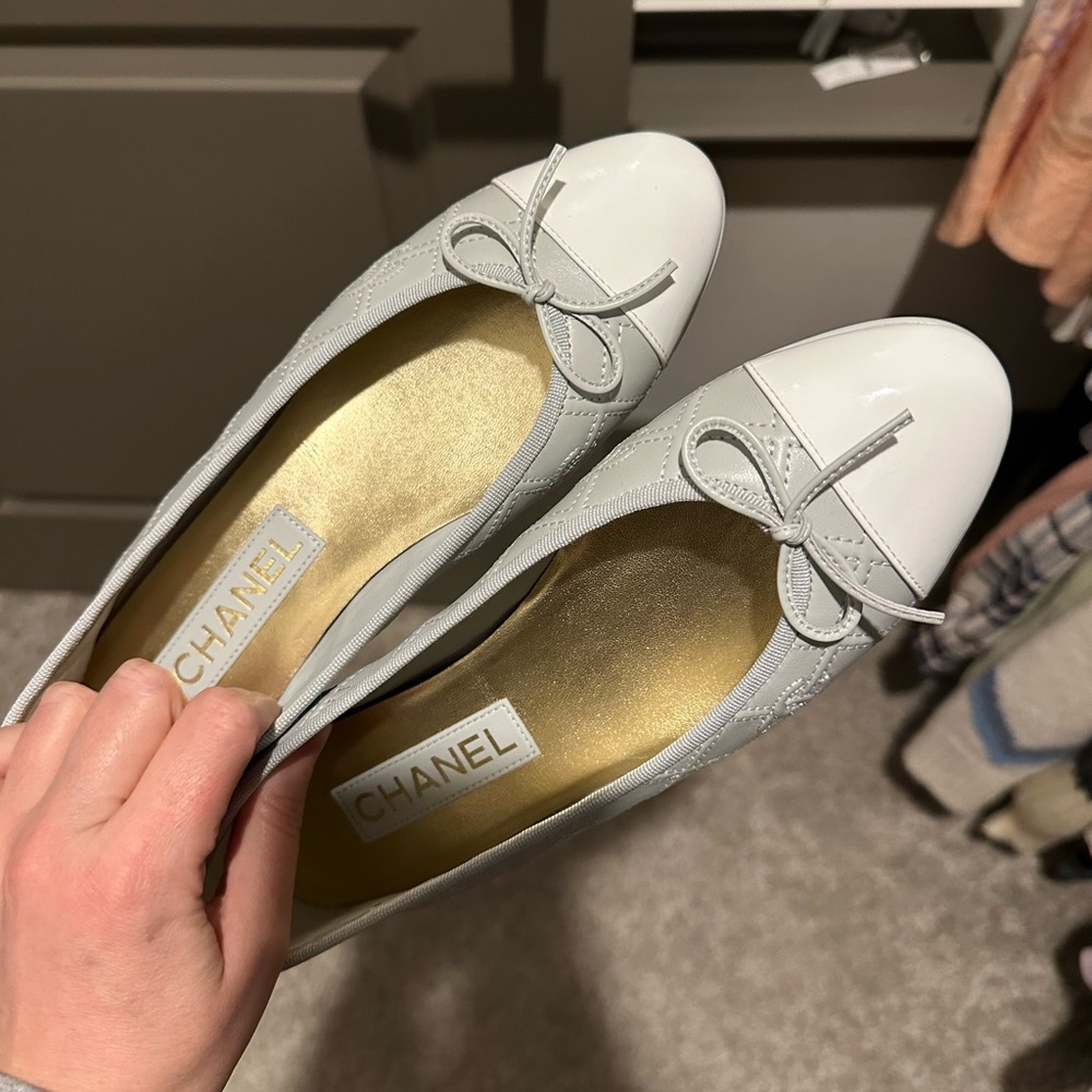 Size 39 Chanel flats- brand new never worn